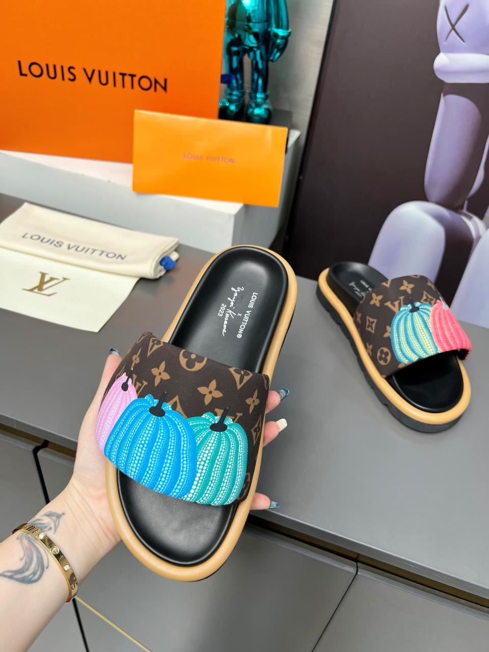 Louis Vuitton Slippers